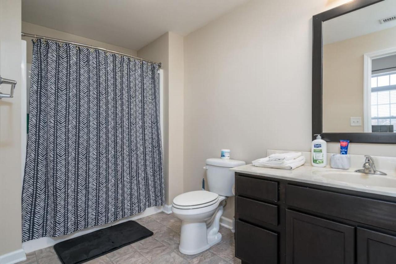 Private Bed Downtown Indy - Shared Appartement Indianapolis Buitenkant foto